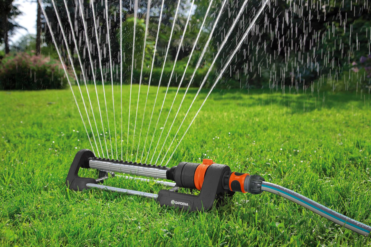 Gardena Aqua M rectangular oscillating sprinkler: Lawn sprinkler for watering areas of 110?250 m?, range 8?18 m, spread max. 14 m, built-in metal