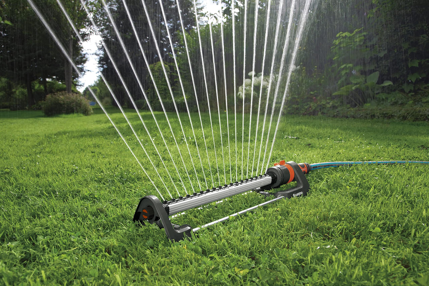 Gardena Aqua L rectangular oscillating sprinkler: Lawn sprinkler for watering areas of 120?280 m?, range 8?16 m, spread max. 16 m, built-in metal