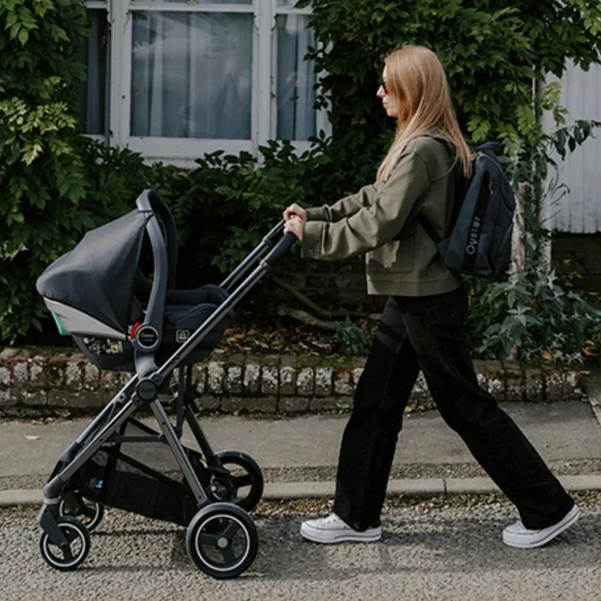 Oyster Capsule i-Size Infant Car Seat - Carbonite