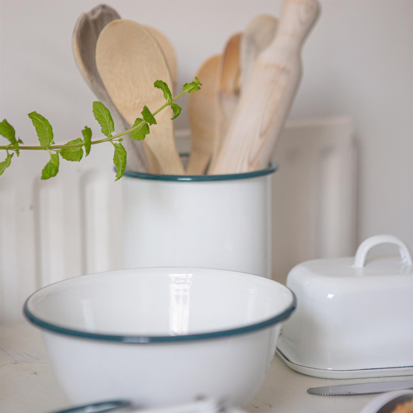 15.5cm White Enamel Utensil Holder