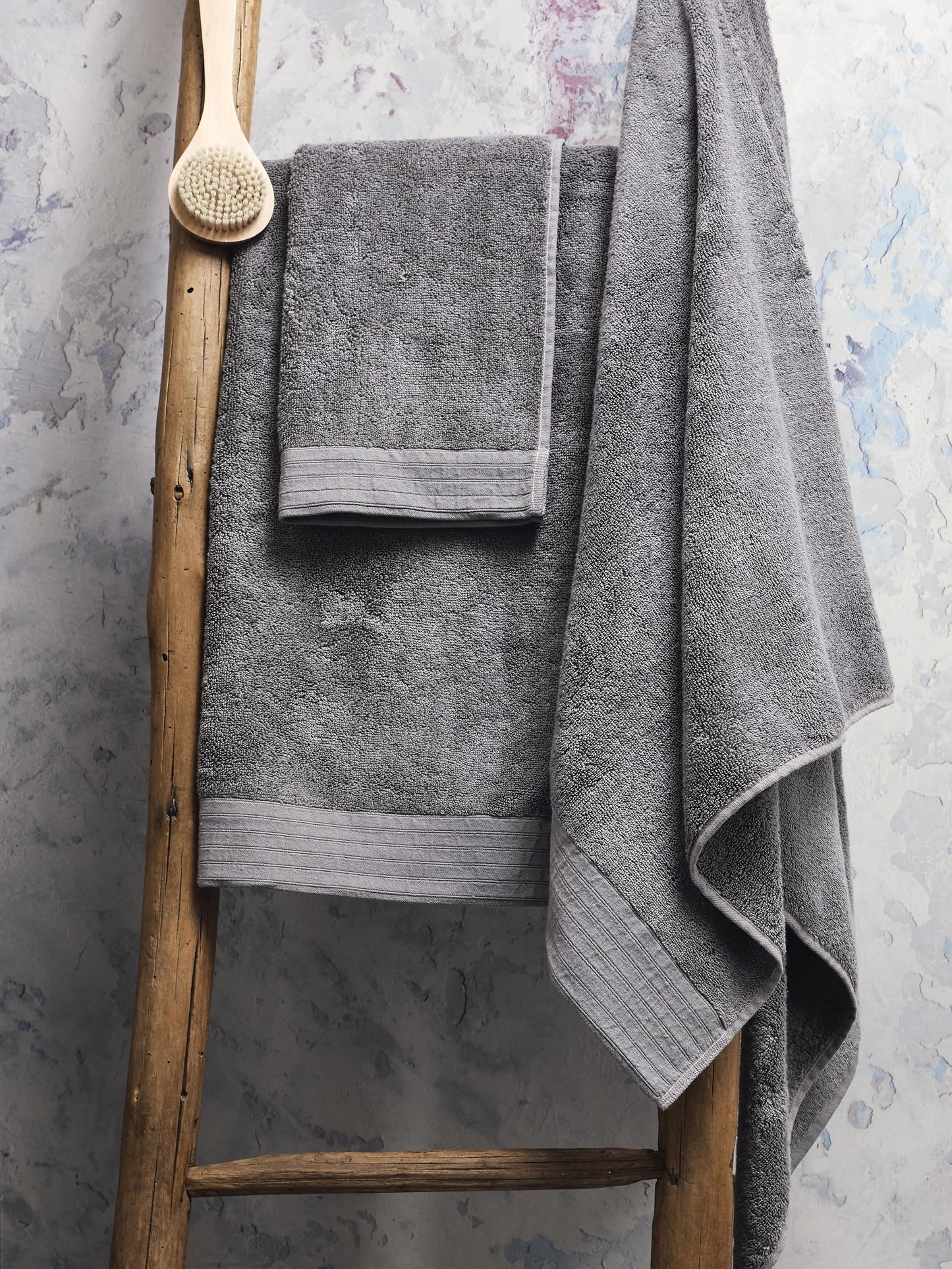 SWEET HOME Guzzini Botanical - Large Bath Towel 70 x 140 cm OekoTex Certified Cotton and Smooth Soft Natural Fibres, Durable Absorbent Shower Towel