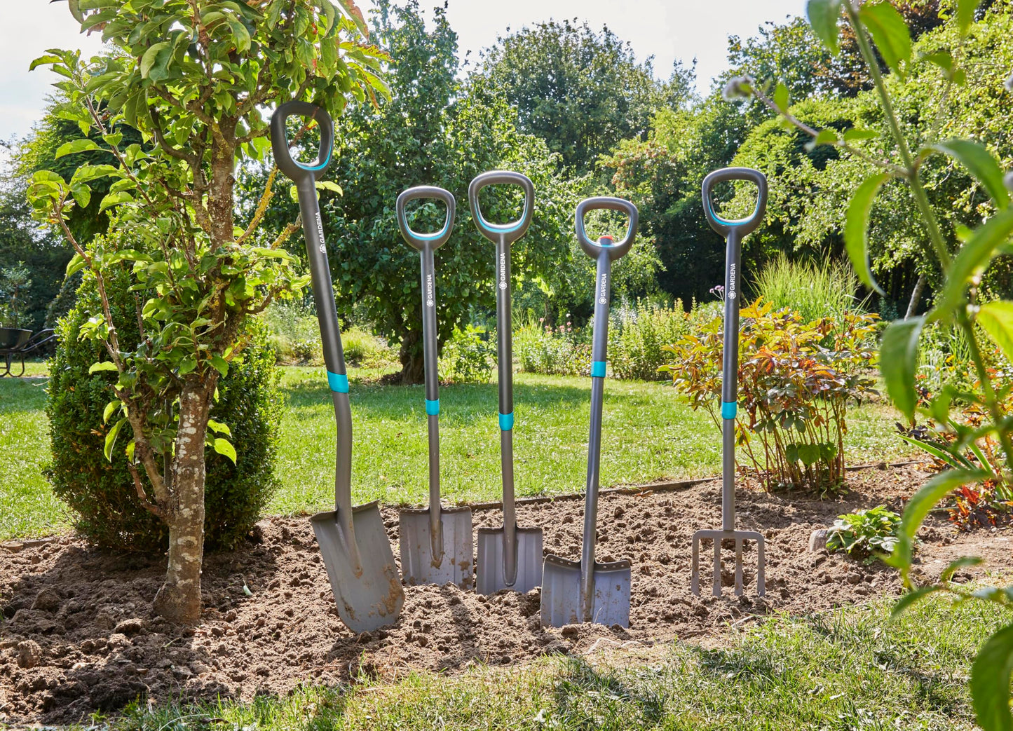 Gardena ErgoLine Telescopic Spade, Garden Spade of Quality Steel for Turning Over and Removing Soil with Foot Rest and Ergonomic D-Handle (17020-20)