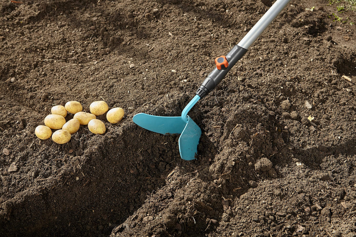 GARDENA combisystem Ridge Plow: Robust coulter with working width 16 cm, ideal garden accessories for ridging of potatoes and vegetables, suitable for