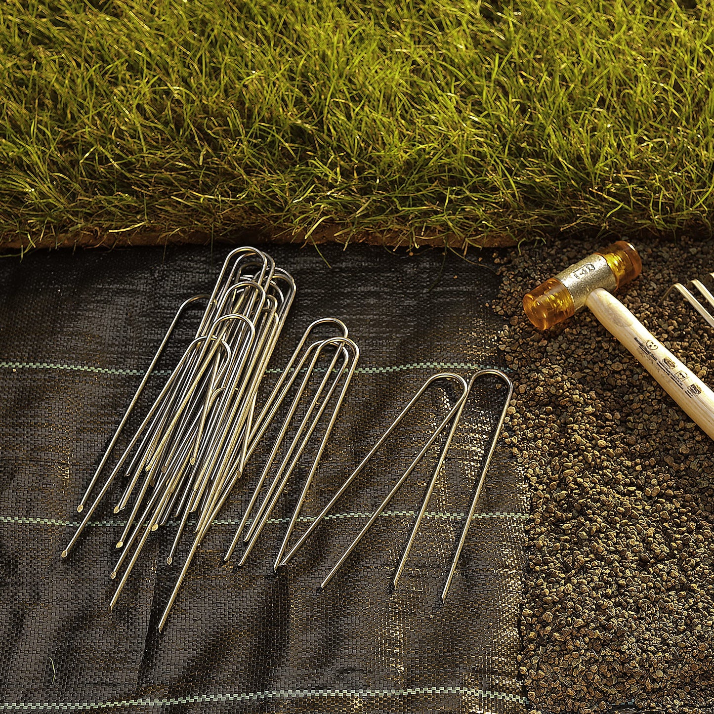 GardenMate Pack of 400 x 200mm multi-purpose steel Garden Securing Pegs - Ideal for hard floors - Made of 3.8mm thick galvanised steel wire