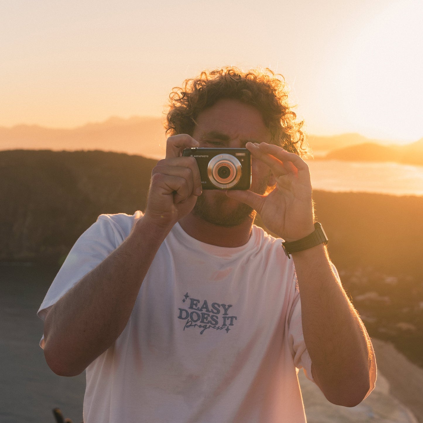 Agfa DC8200 Camera Kit with 32GB SD, Card Reader & Shoulder Bag