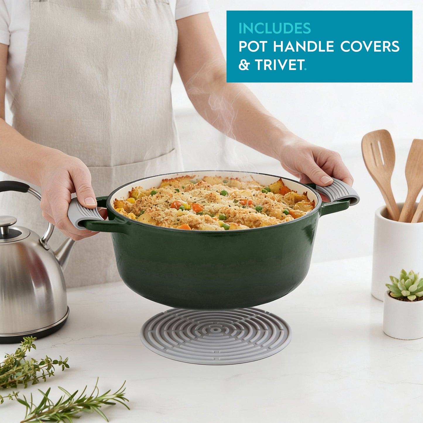 2.8L Dark Green Round Cast Iron Casserole Dish