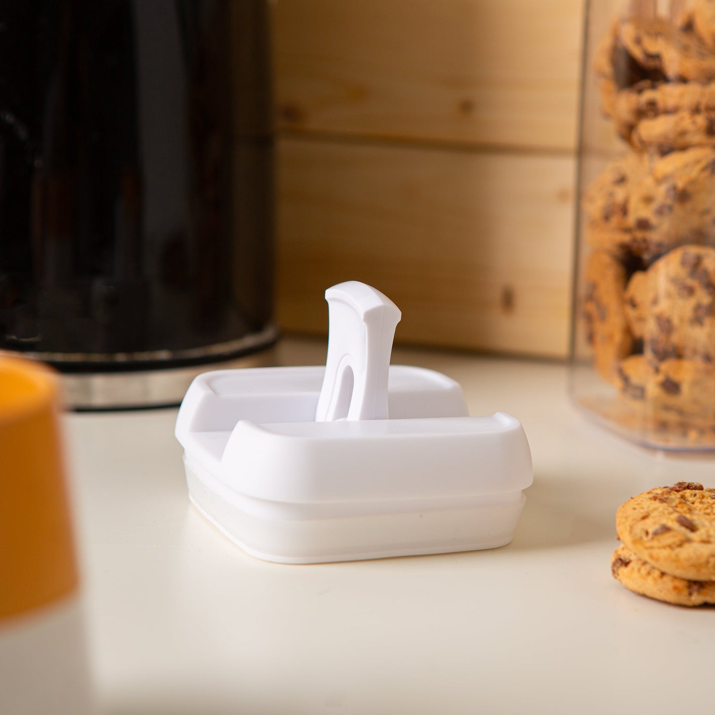 1.9L Airtight Flip Lock Plastic Food Storage Container