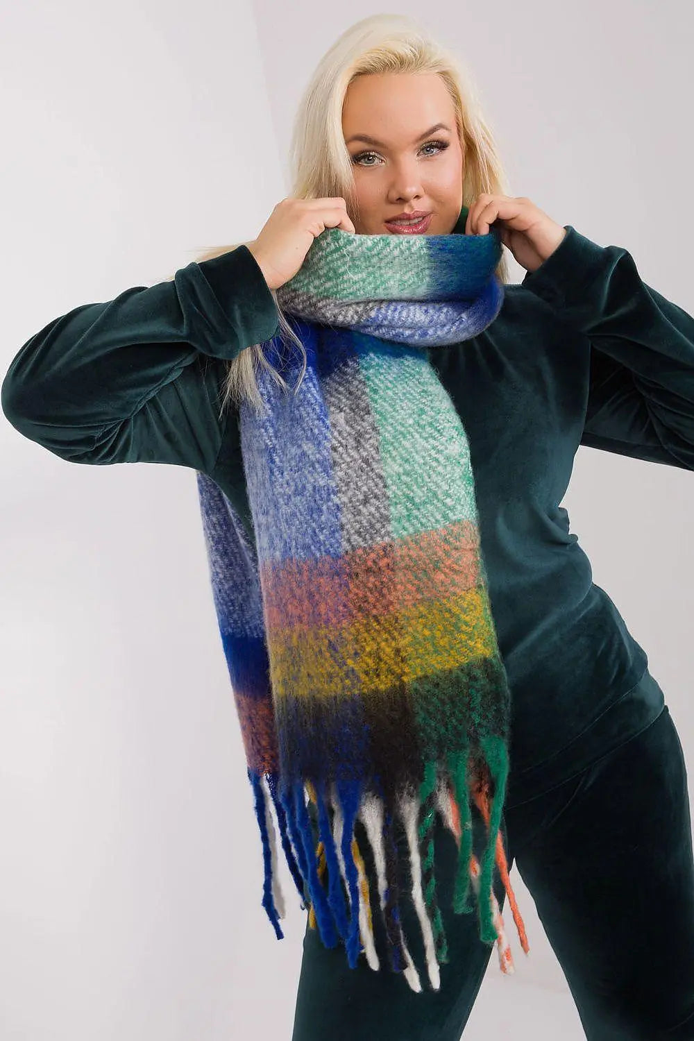 AT Shawl model 190542