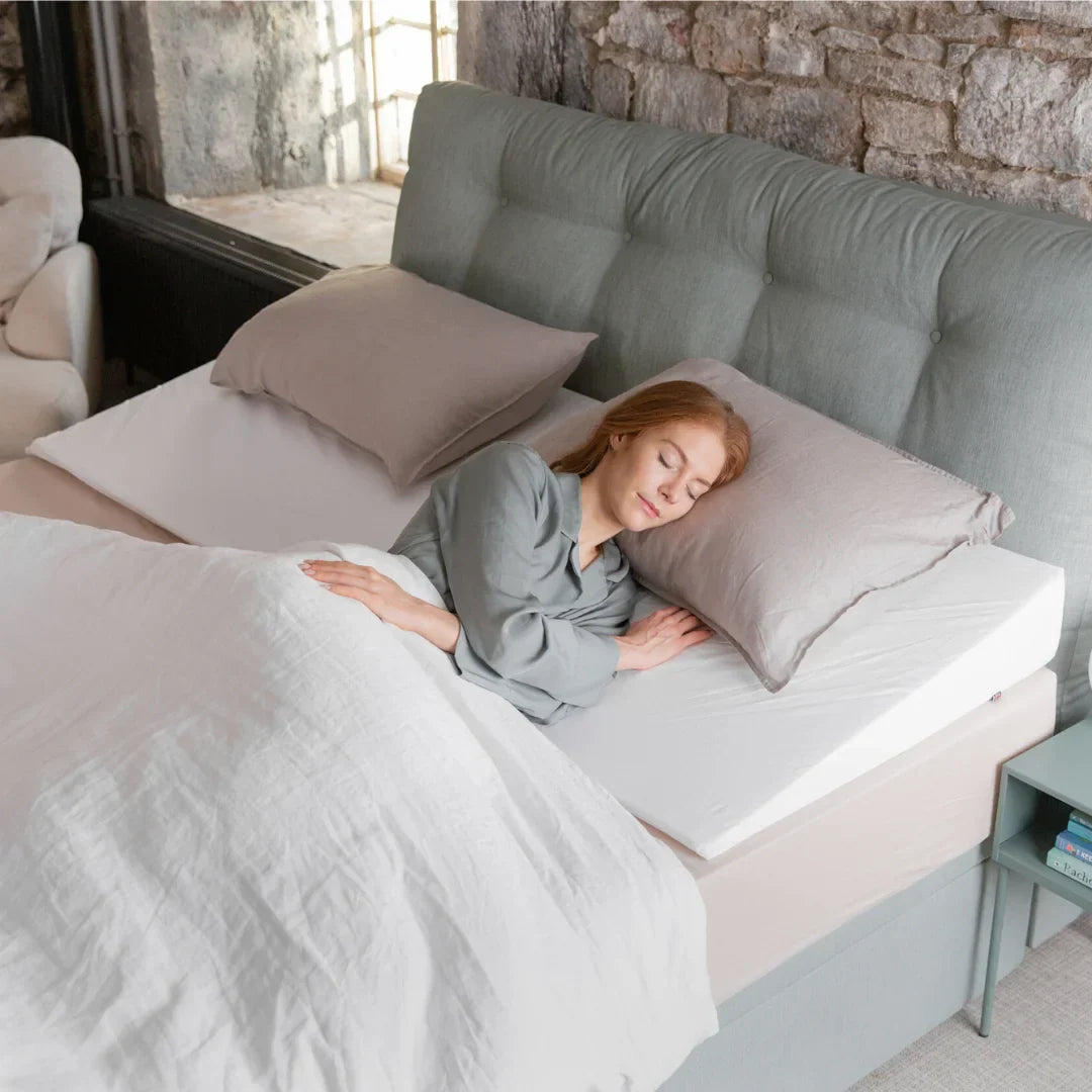 Bed Wedge Pillow – Elevating Support Pillow for Sleeping or Sitting