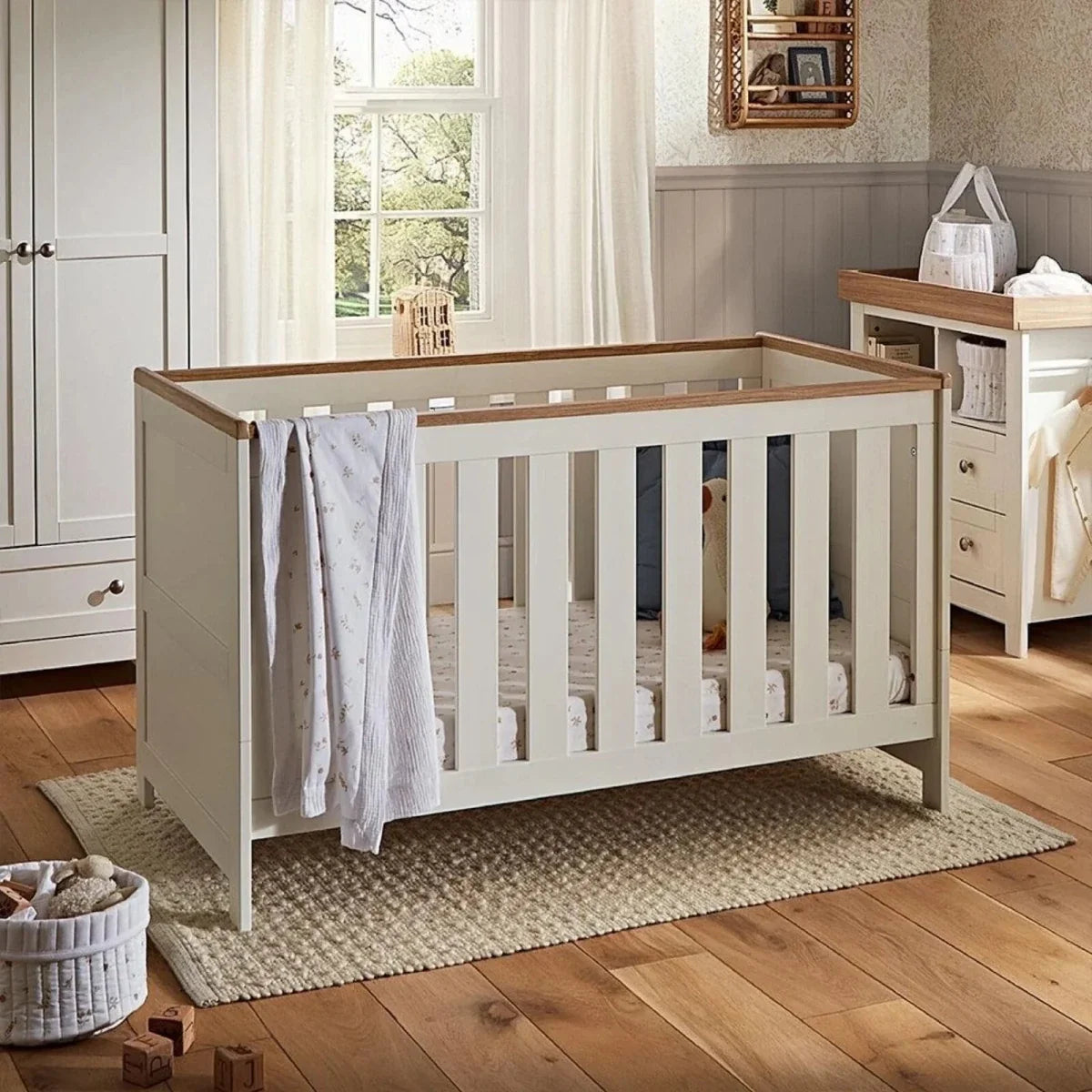 CuddleCo Burford Cot Bed - White/Oak