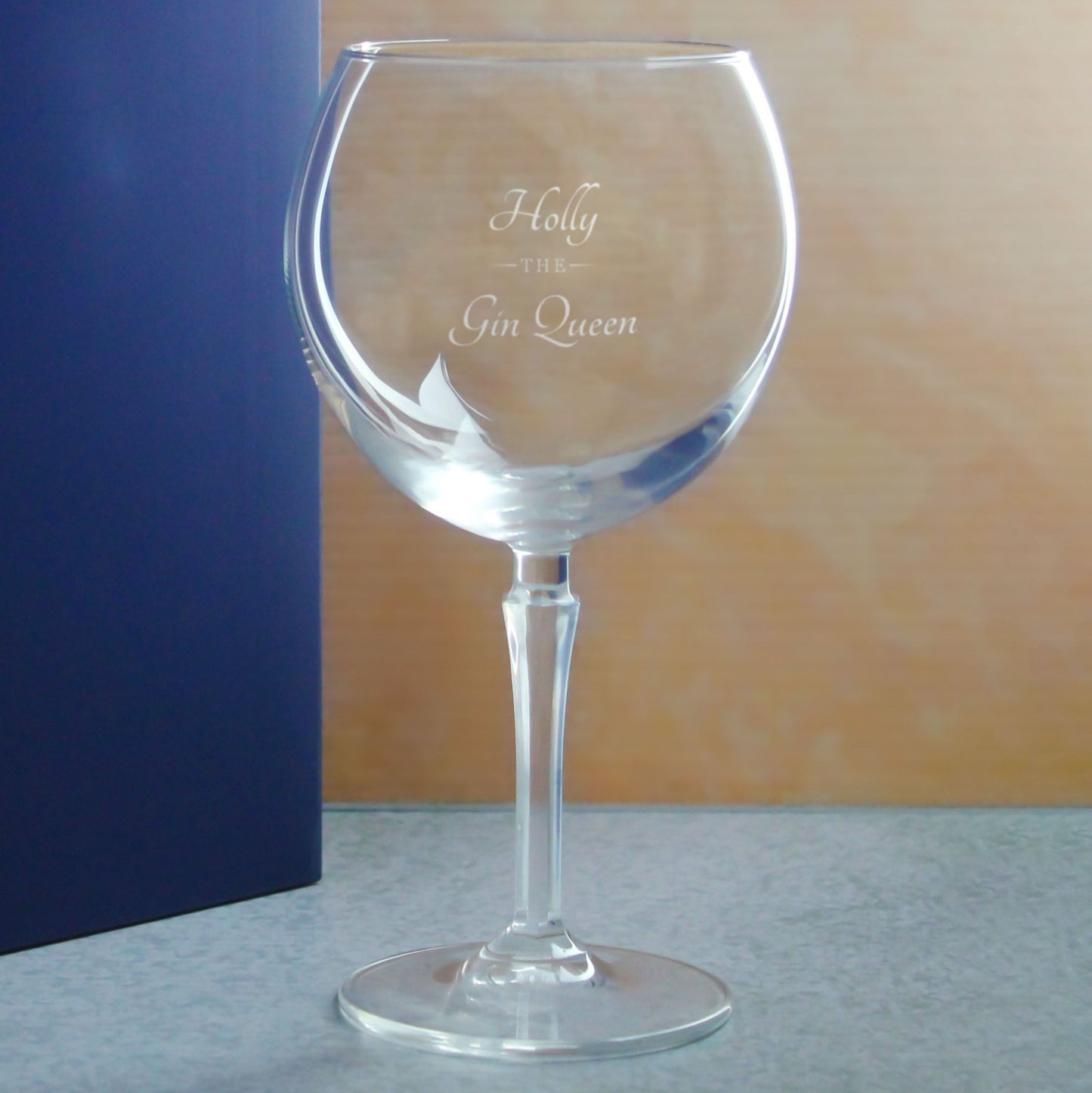 Engraved Hudson Gin Balloon Cocktail Glass with The Gin Queen Design, Personalise with Any Name
