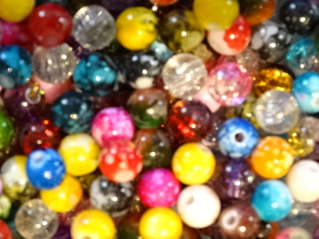'Random Crackle and Swirl Mix'    8mm Glass Beads
