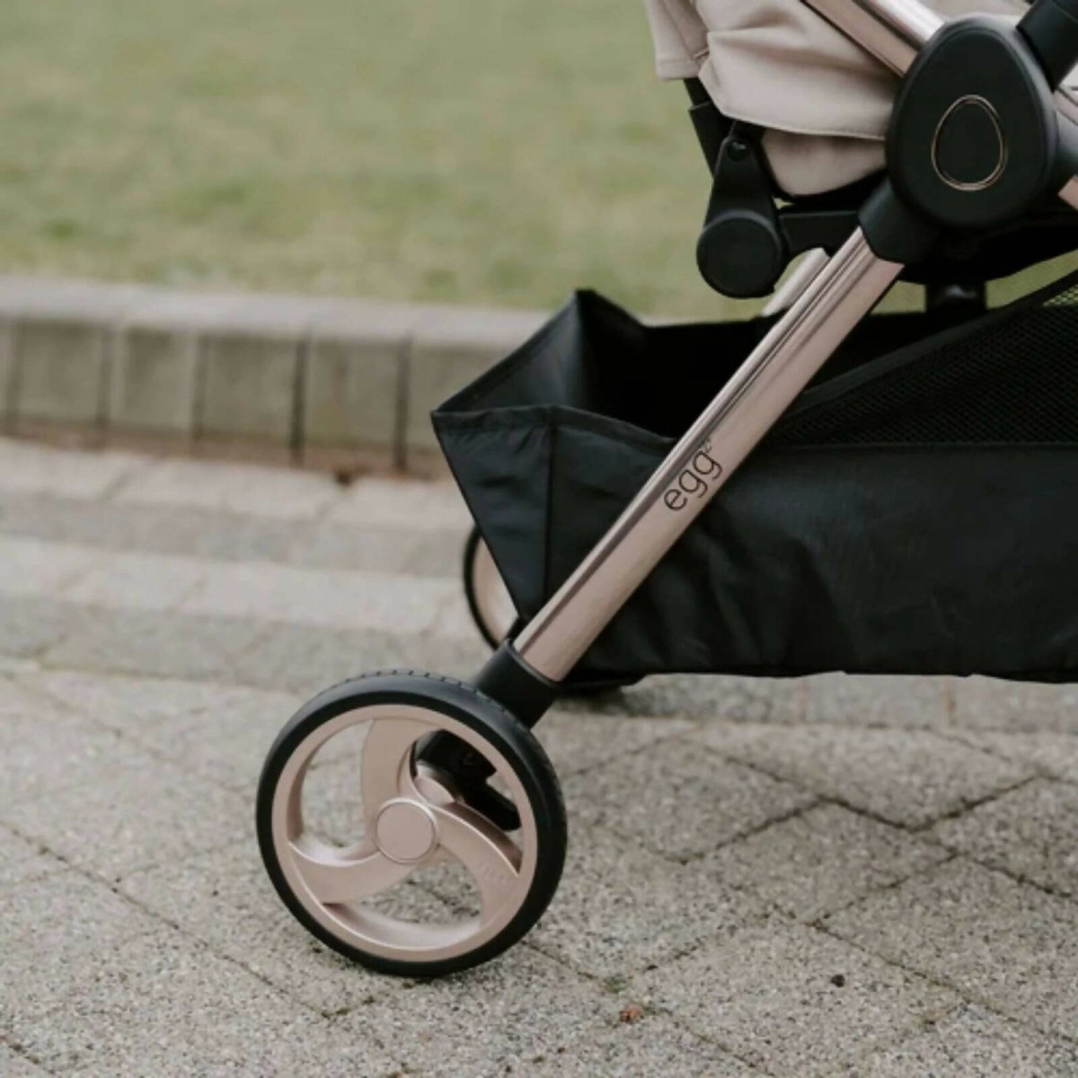 eggZ® Stroller - Carbonite