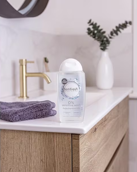 Femfresh 0% Sensitive Wash Gentle Intimate Cleansing for Women 250 ml / 8.45 oz