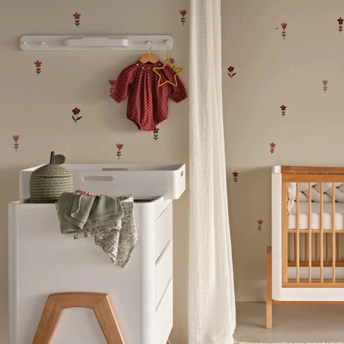 Gaia Baby Hera Hanging Rail - White
