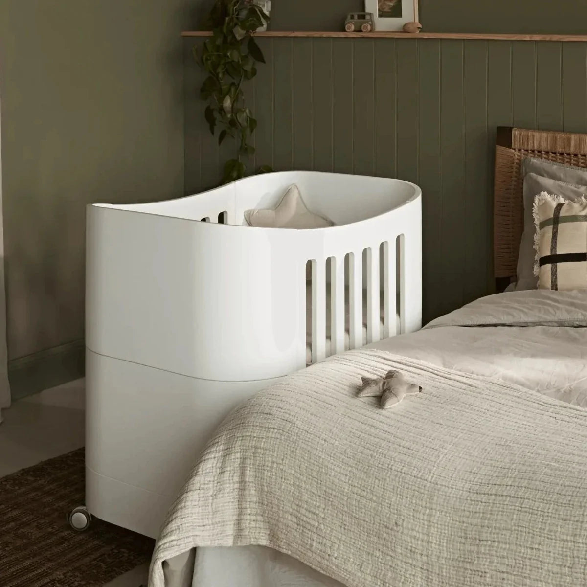 Gaia Baby Serena Mini Cot Bed - White/Walnut