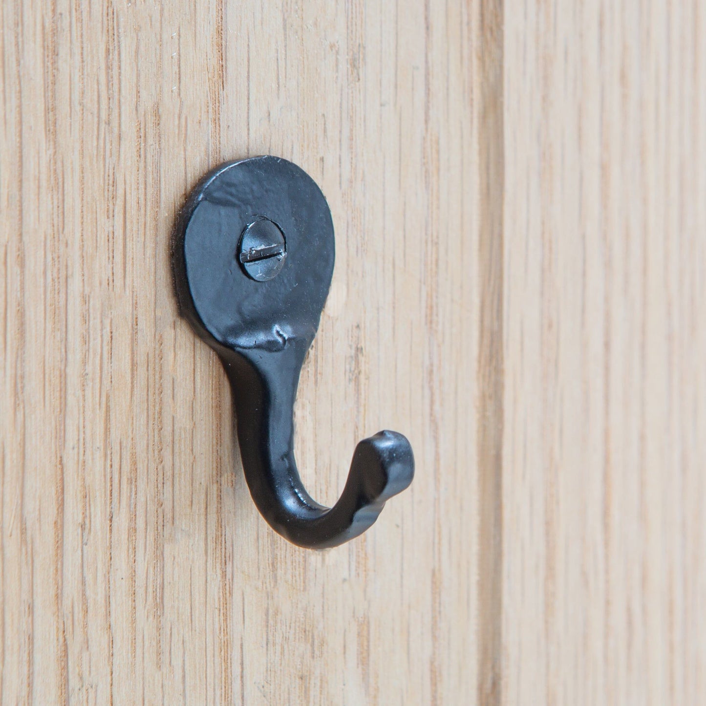 25mm x 45mm Black Hammered Round Plate Single Hook