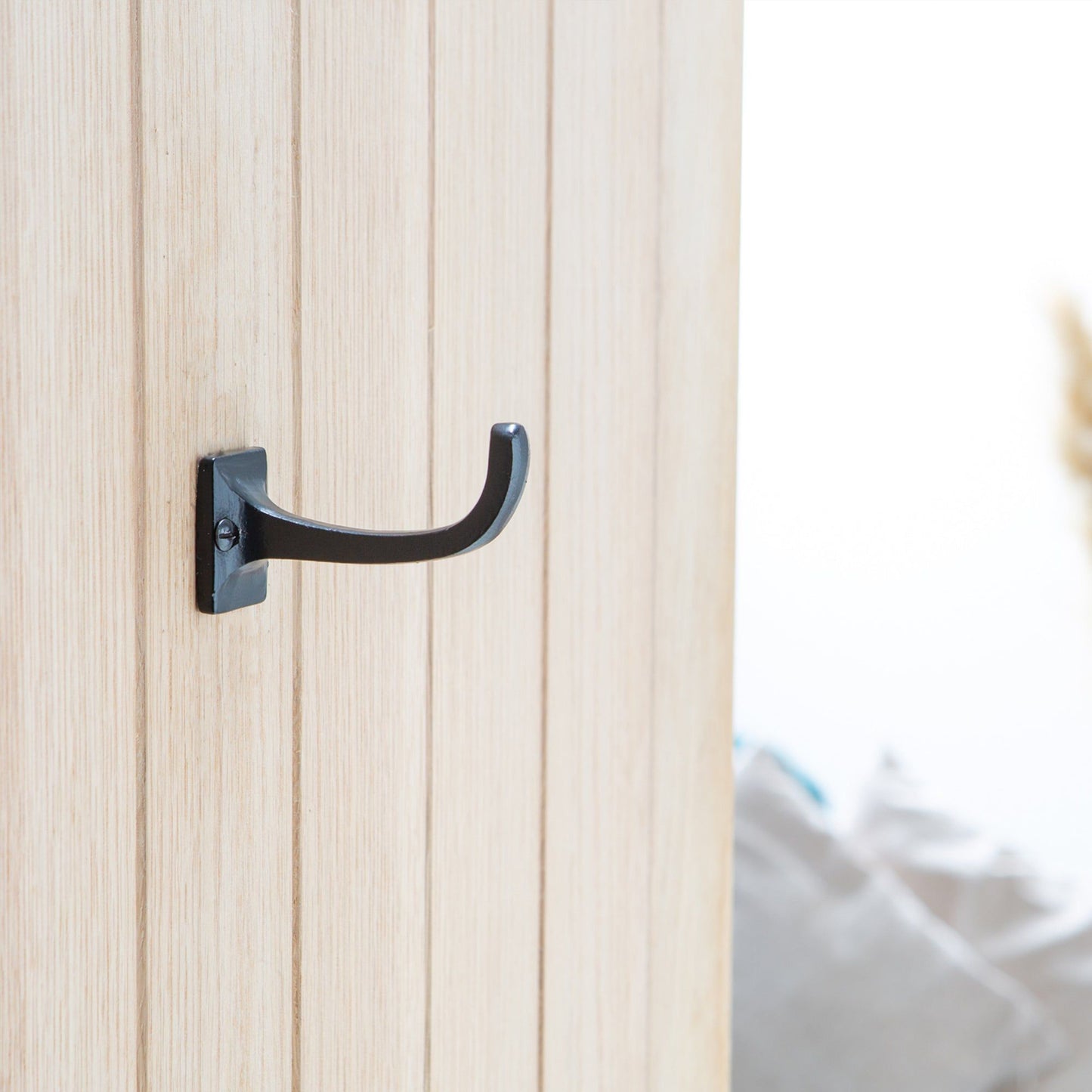 30mm x 45mm Black Square Back Curved Hook
