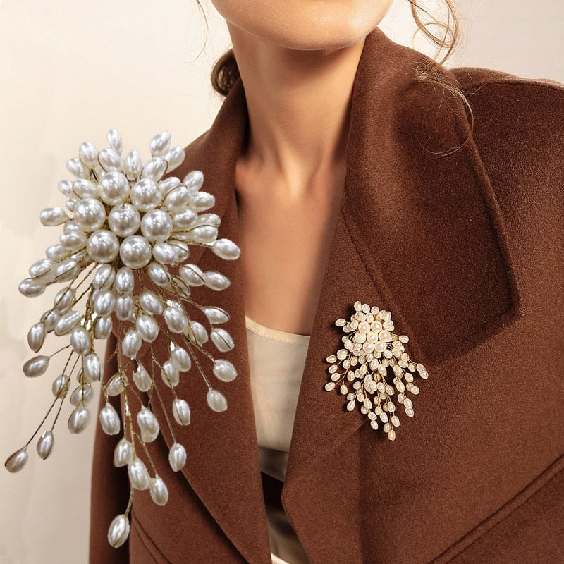 Elegant Pearl Flower Brooch Pin Badge For Women Girls Fashion