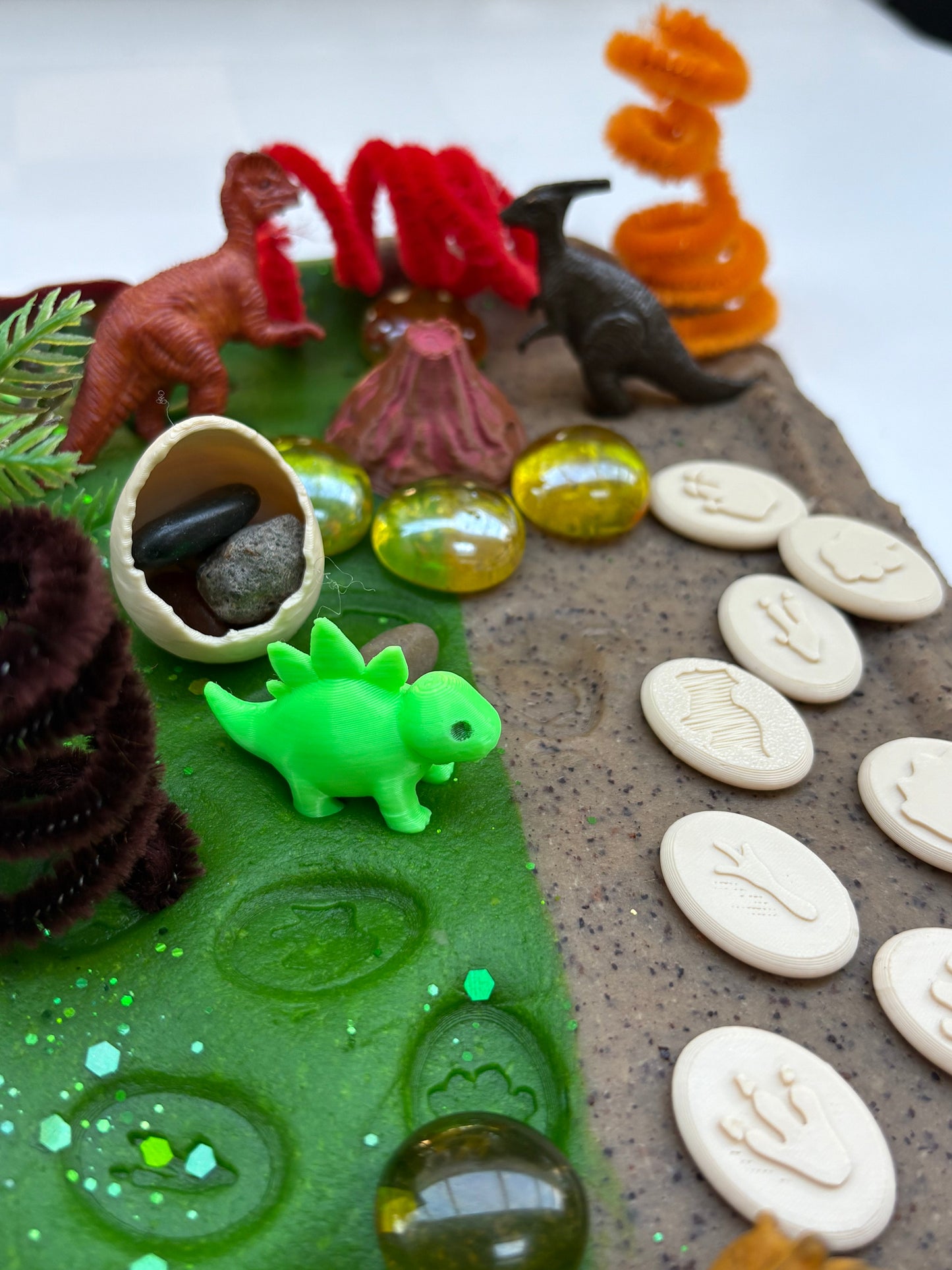 Dino World Twist & Squish