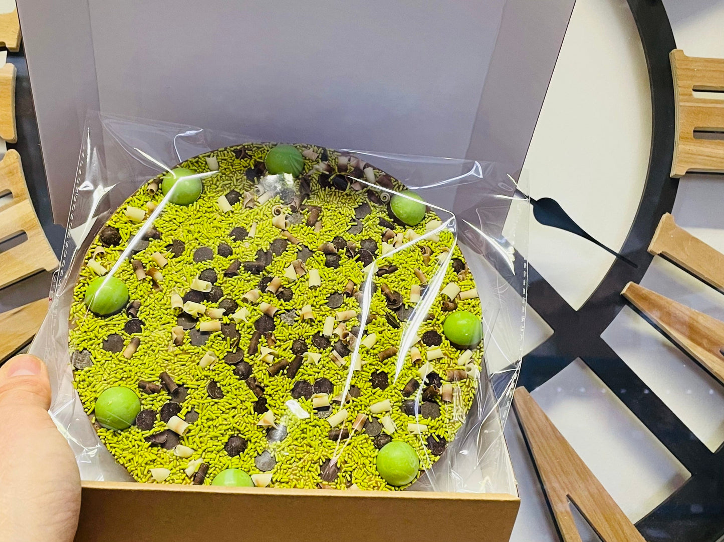Mint Choc Chip Milk Chocolate Pizza - 300g