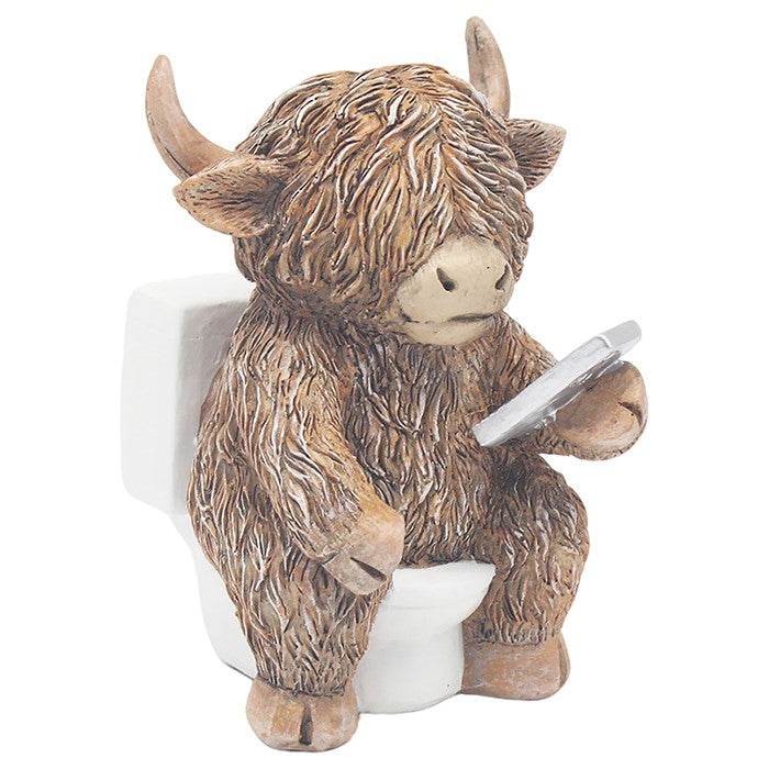 HighlHIGHLAND COW READING PHONE ON TOILET ORNAMENT HOME DECORand Cow on Loo Phone