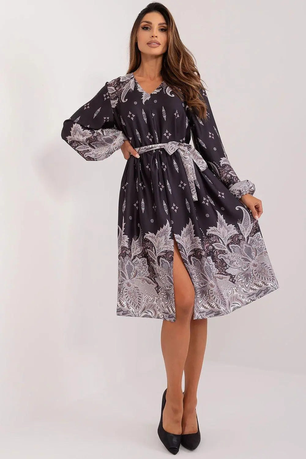 Lakerta cocktail dress with an elegant expression, ideal for many occasions