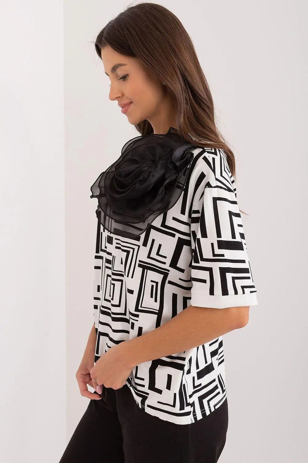 Lakerta elegant everyday blouse