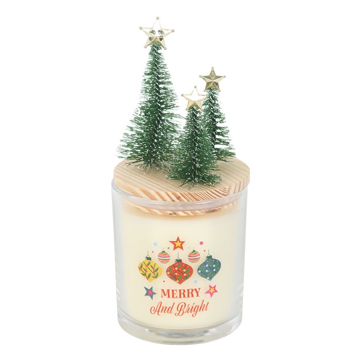 شمعة زجاجية برائحة القرفة والتوابل من مجموعة "Merry and Bright" مع زينة شجرة