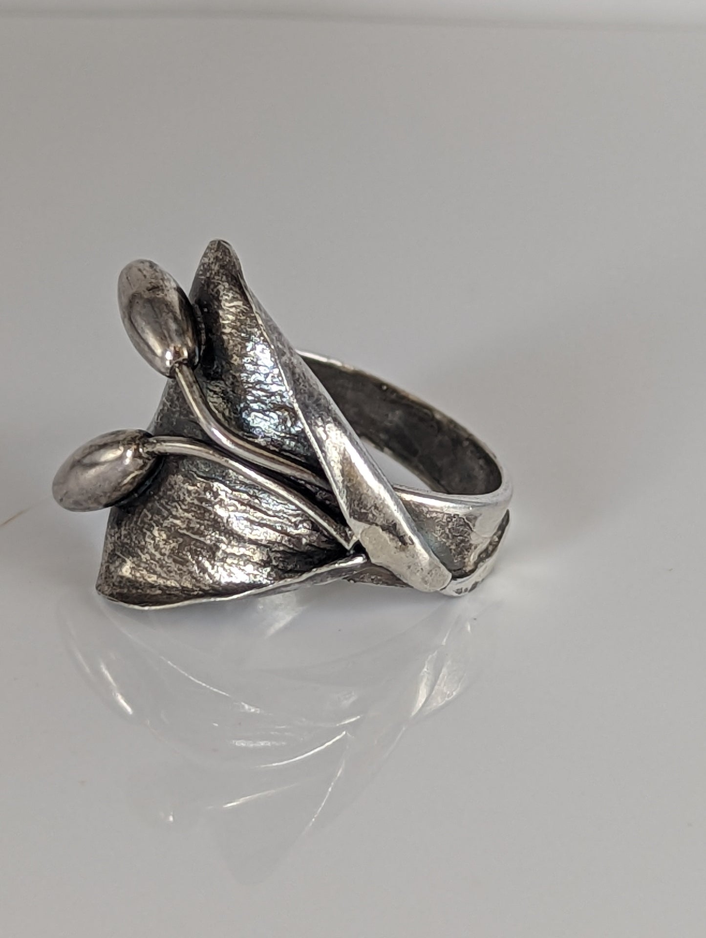 Silver Steed Big Leaf with Ornament Silver Ring