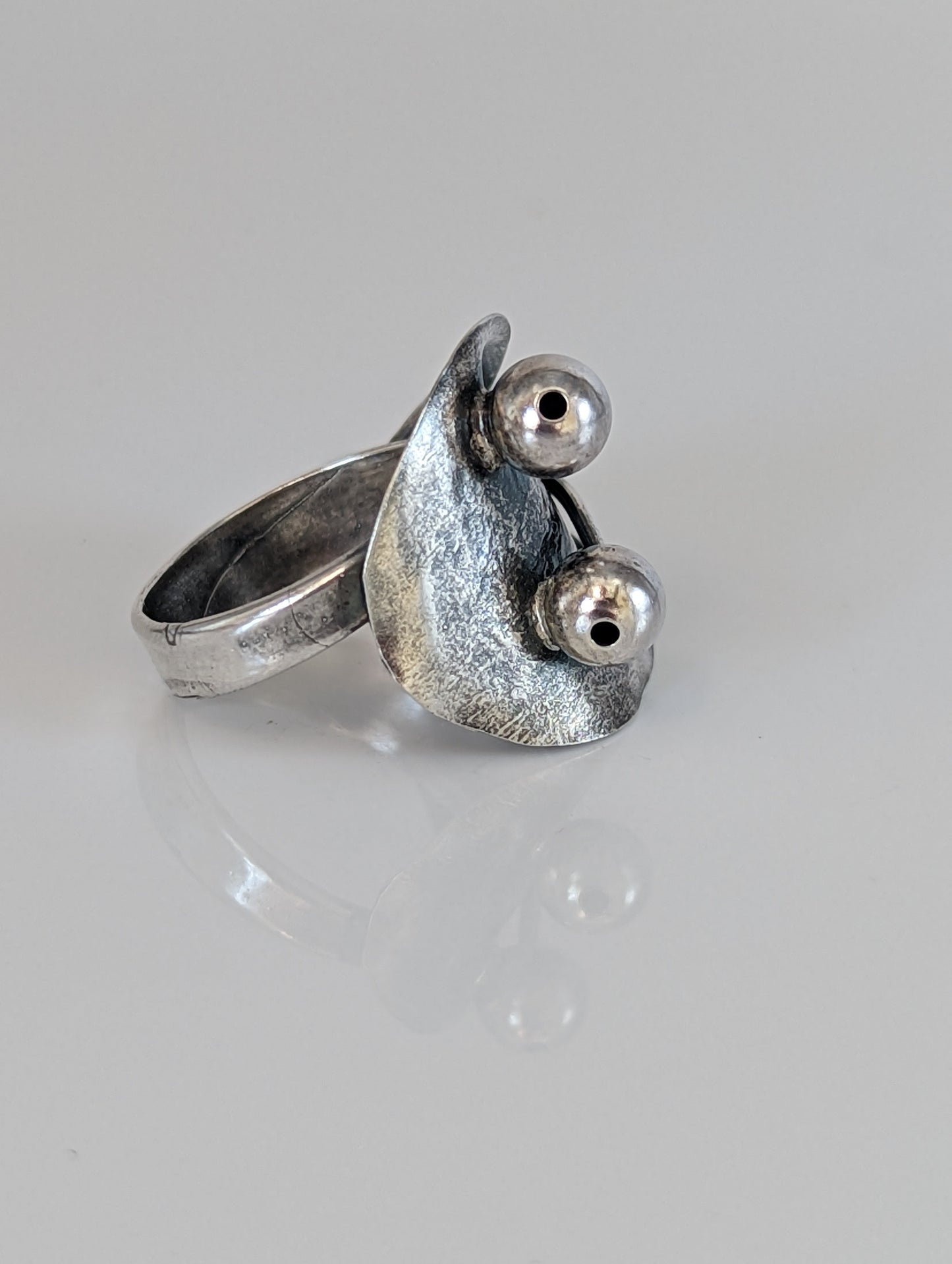 Silver Steed Big Leaf with Ornament Silver Ring