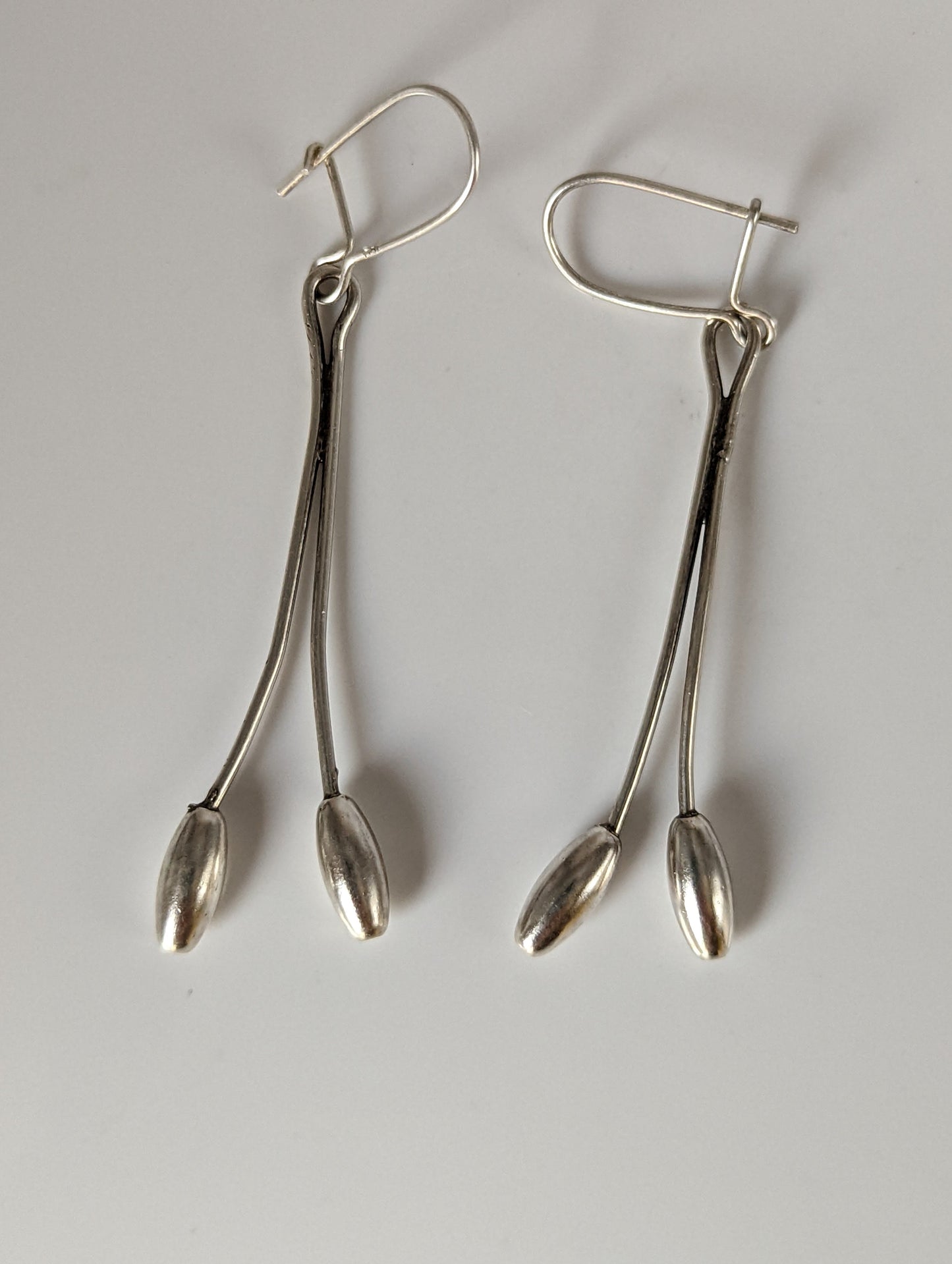 Silver Steed Flower Stem Dangling Earrings