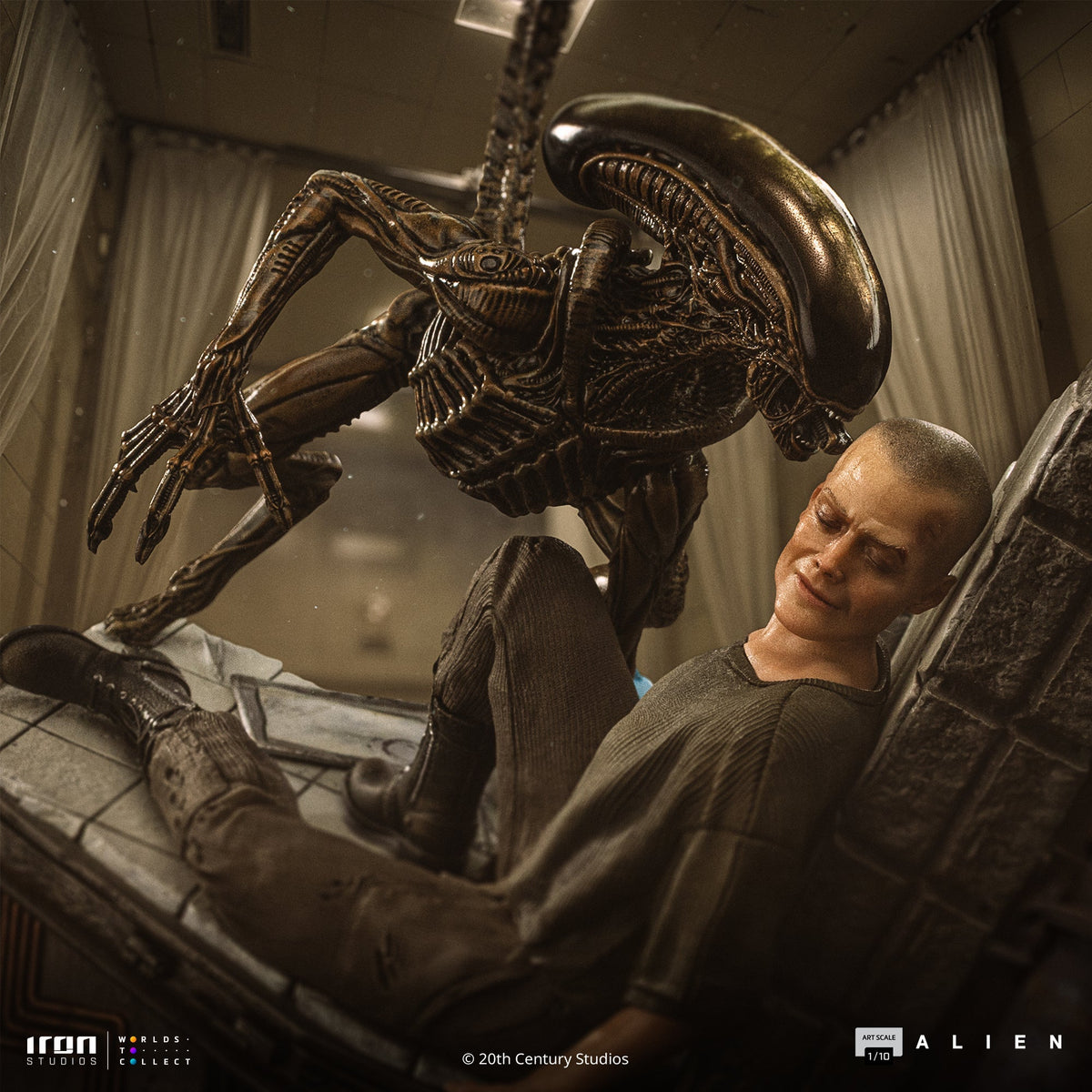 Pre-Order - Statue Ellen Ripley and Dog Alien - Alien 3 - Art Scale 1/10 - Iron Studios