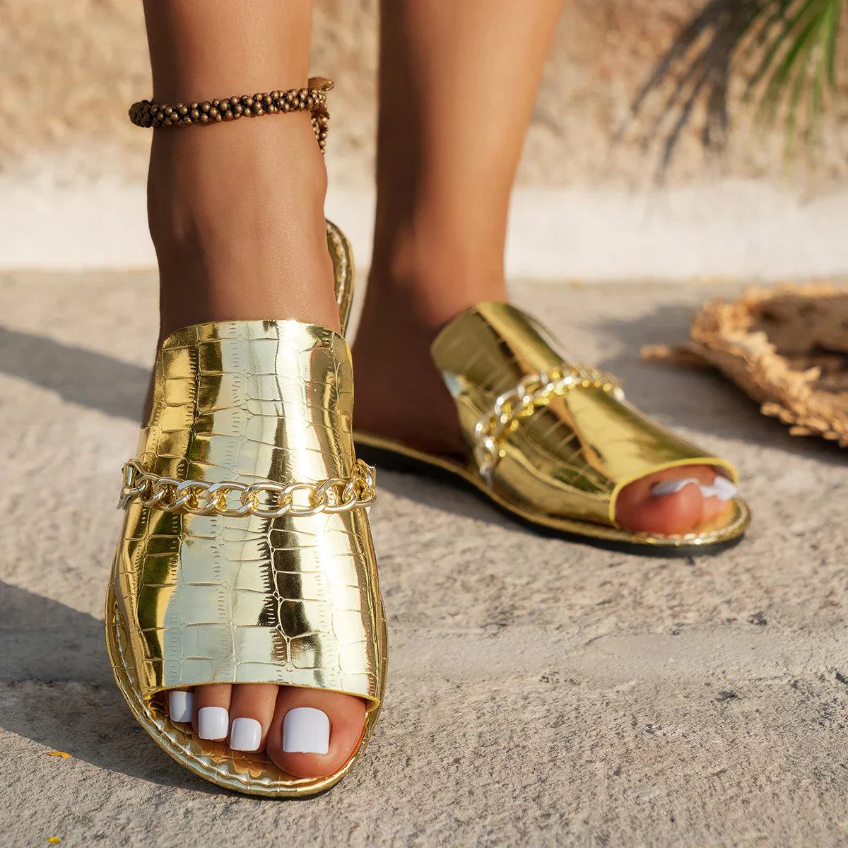 Large Flat Bottomed Straight Chain Slippers for Women in Summer 2024, Wearing Stone Patterned Beach Sandals for Outdoor Wear