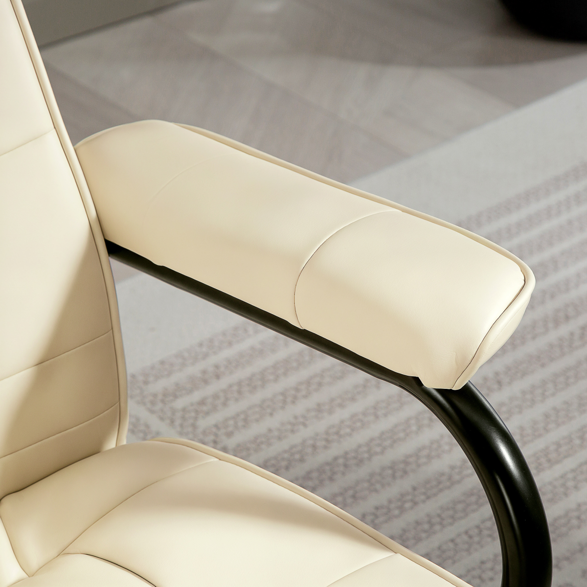 HOMCOM Massage Recliner Chair Cushioned Ottoman 10 Point Vibration Cream