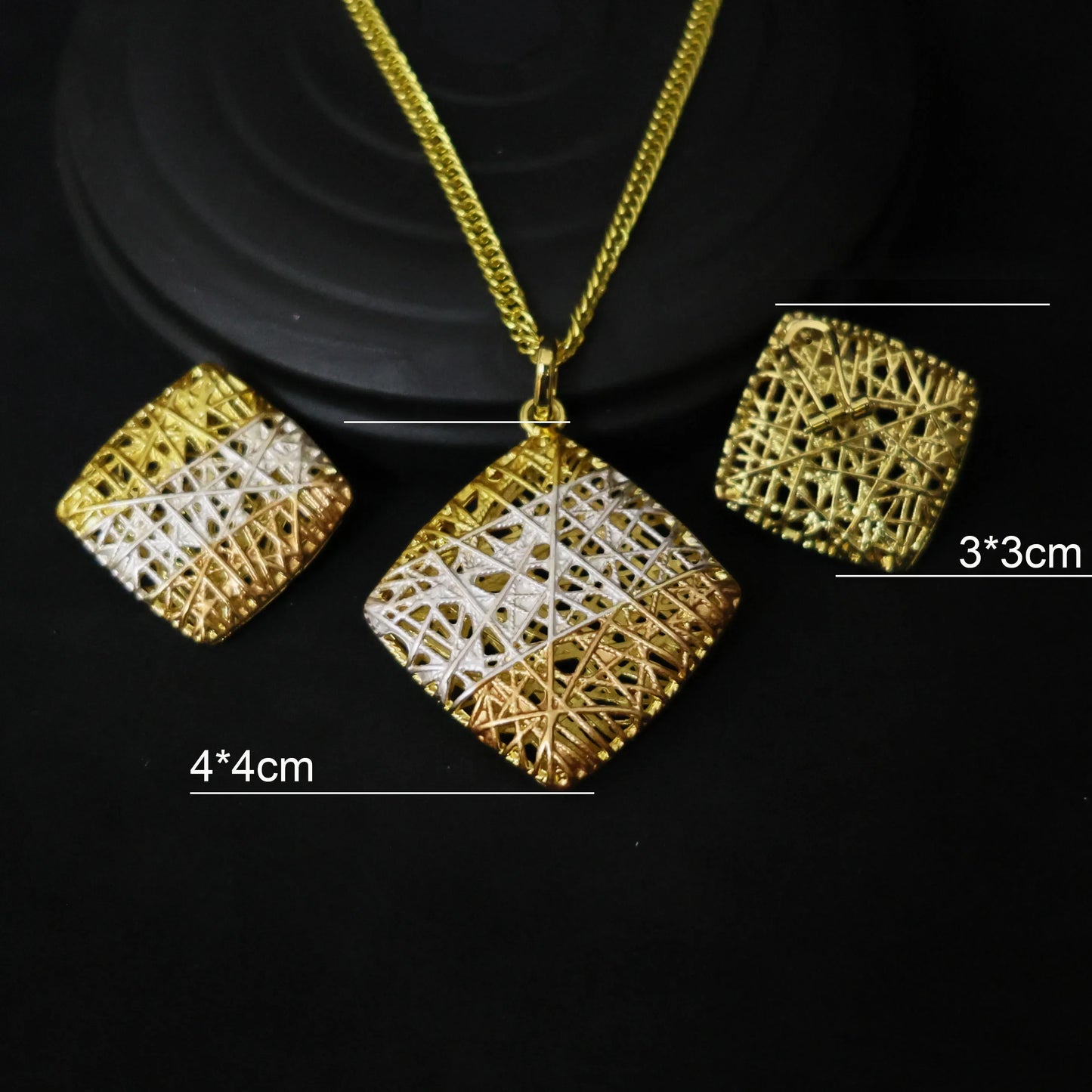 24K Gold-plated Two Piece Copper Jewelry Set India Dubai Jewelry Gold Warped Geometry Necklace Earrings