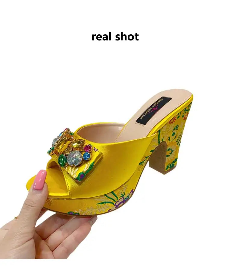 2023 Italian Designer Sandals Fashion Faux Embroidery Pattern Rhinestone Italian Design Ladies Wedding Shoes 10cm High Heels