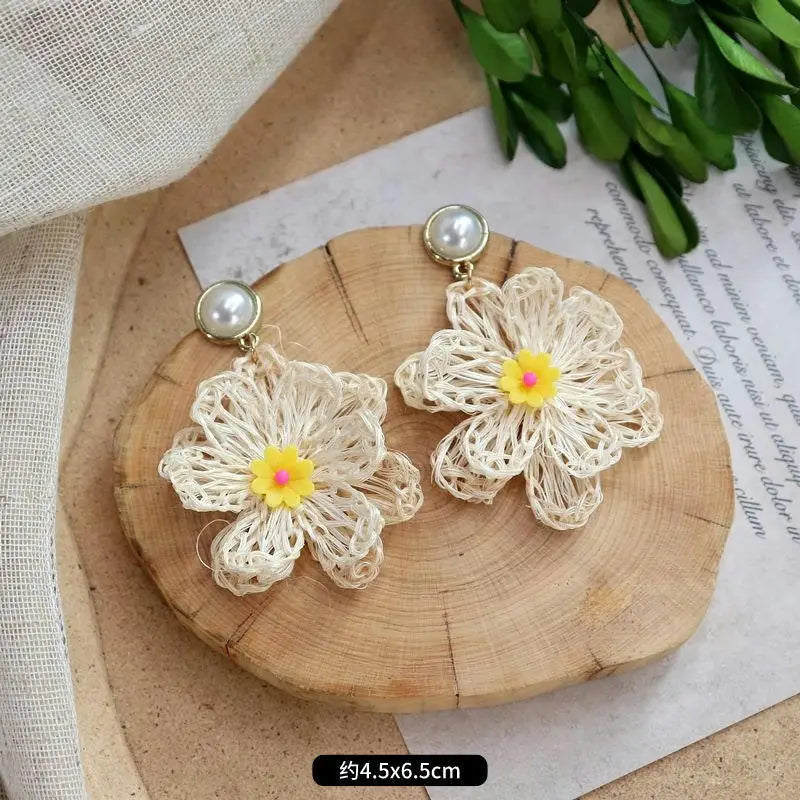Romantic Flower Petal Long Tassel Drop Earrings for Women 2024 Trend Imitation Pearl Hanging Piercing Earrings Wed Jewelry Gift