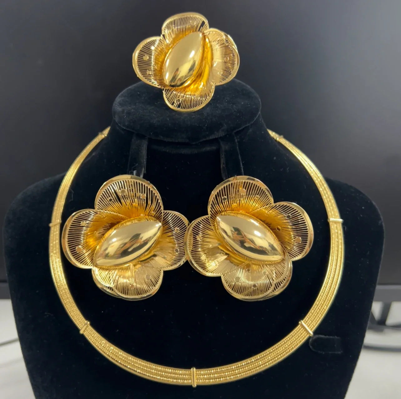 Luxury Exaggerated Gold Color Flower Shape Necklace Earrings Ring Bracelet Set for Women Jewelry Accessories Gift for Party