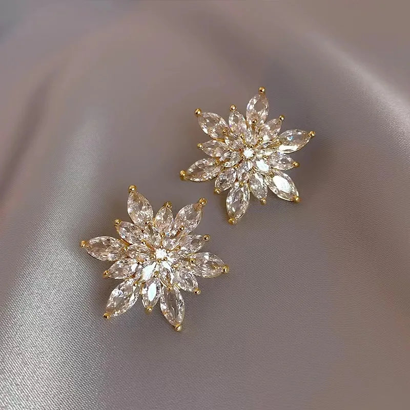 Romantic Flower Petal Long Tassel Drop Earrings for Women 2024 Trend Imitation Pearl Hanging Piercing Earrings Wed Jewelry Gift