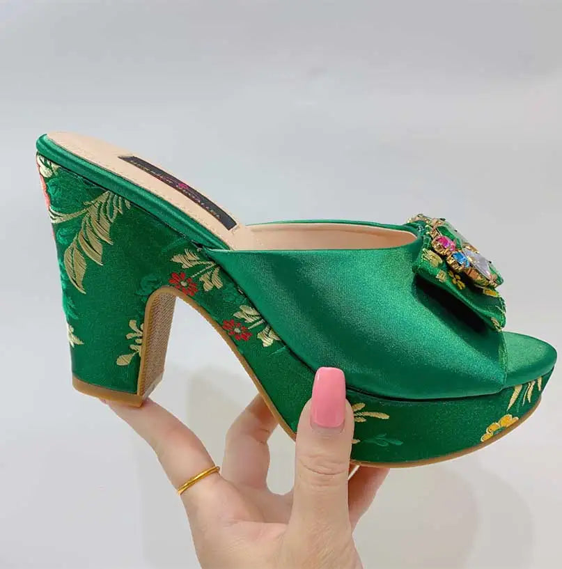 2023 Italian Designer Sandals Fashion Faux Embroidery Pattern Rhinestone Italian Design Ladies Wedding Shoes 10cm High Heels