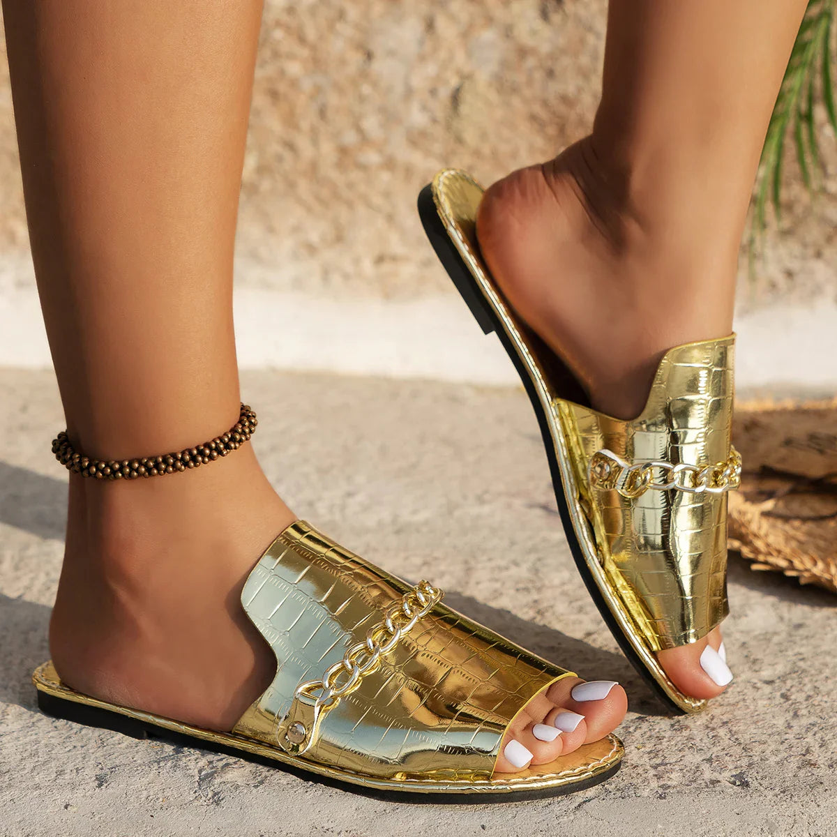 Large Flat Bottomed Straight Chain Slippers for Women in Summer 2024, Wearing Stone Patterned Beach Sandals for Outdoor Wear