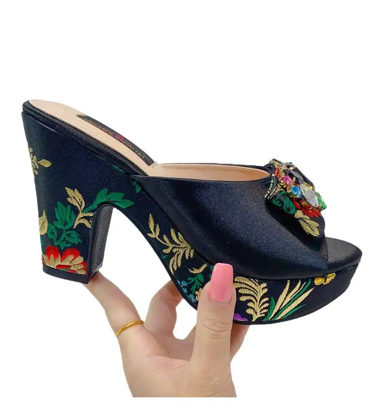 2023 Italian Designer Sandals Fashion Faux Embroidery Pattern Rhinestone Italian Design Ladies Wedding Shoes 10cm High Heels