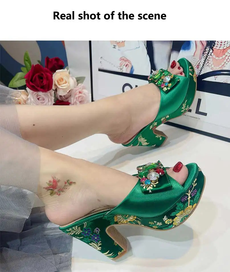 2023 Italian Designer Sandals Fashion Faux Embroidery Pattern Rhinestone Italian Design Ladies Wedding Shoes 10cm High Heels