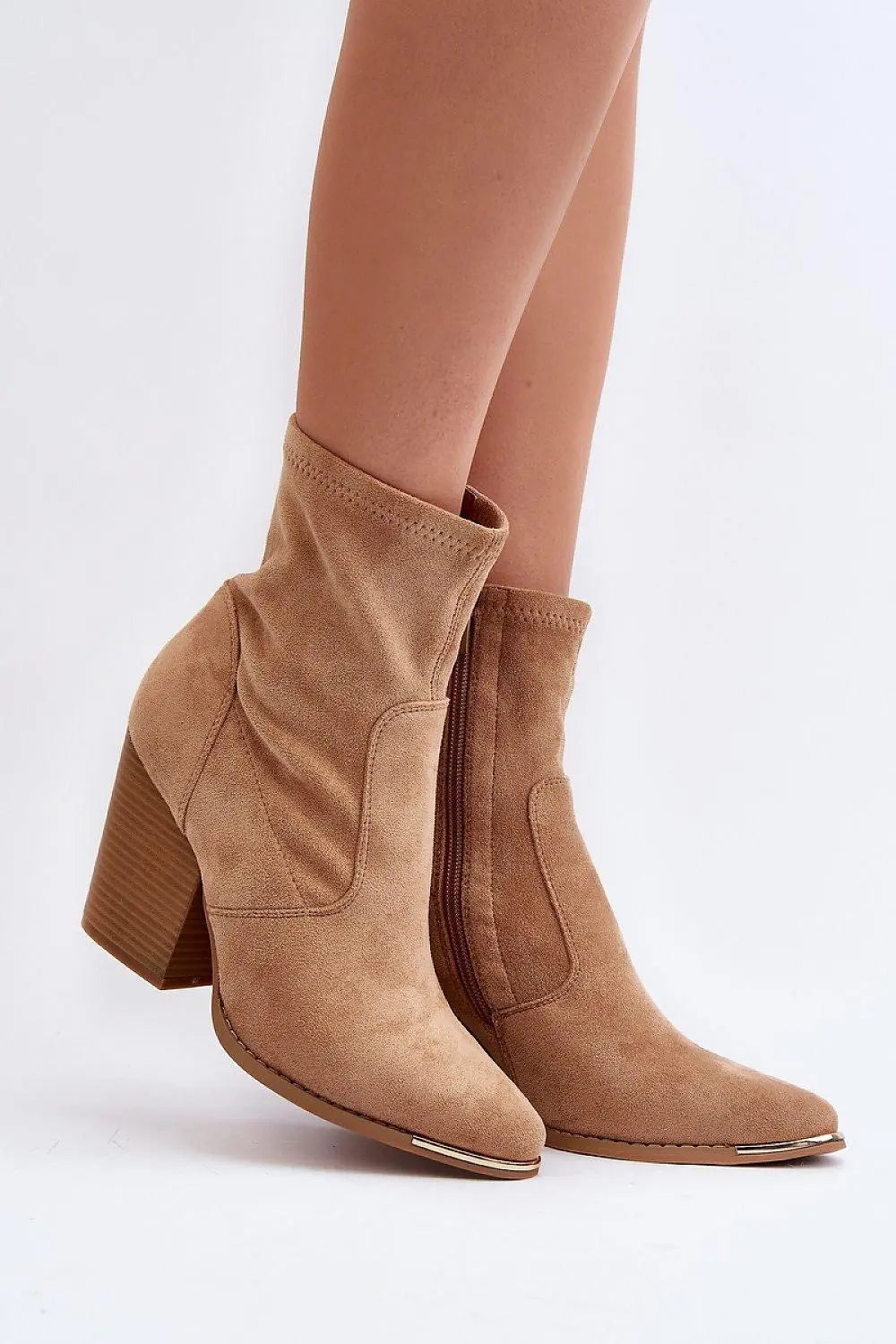 Step in style Women's boots made of eco-suede