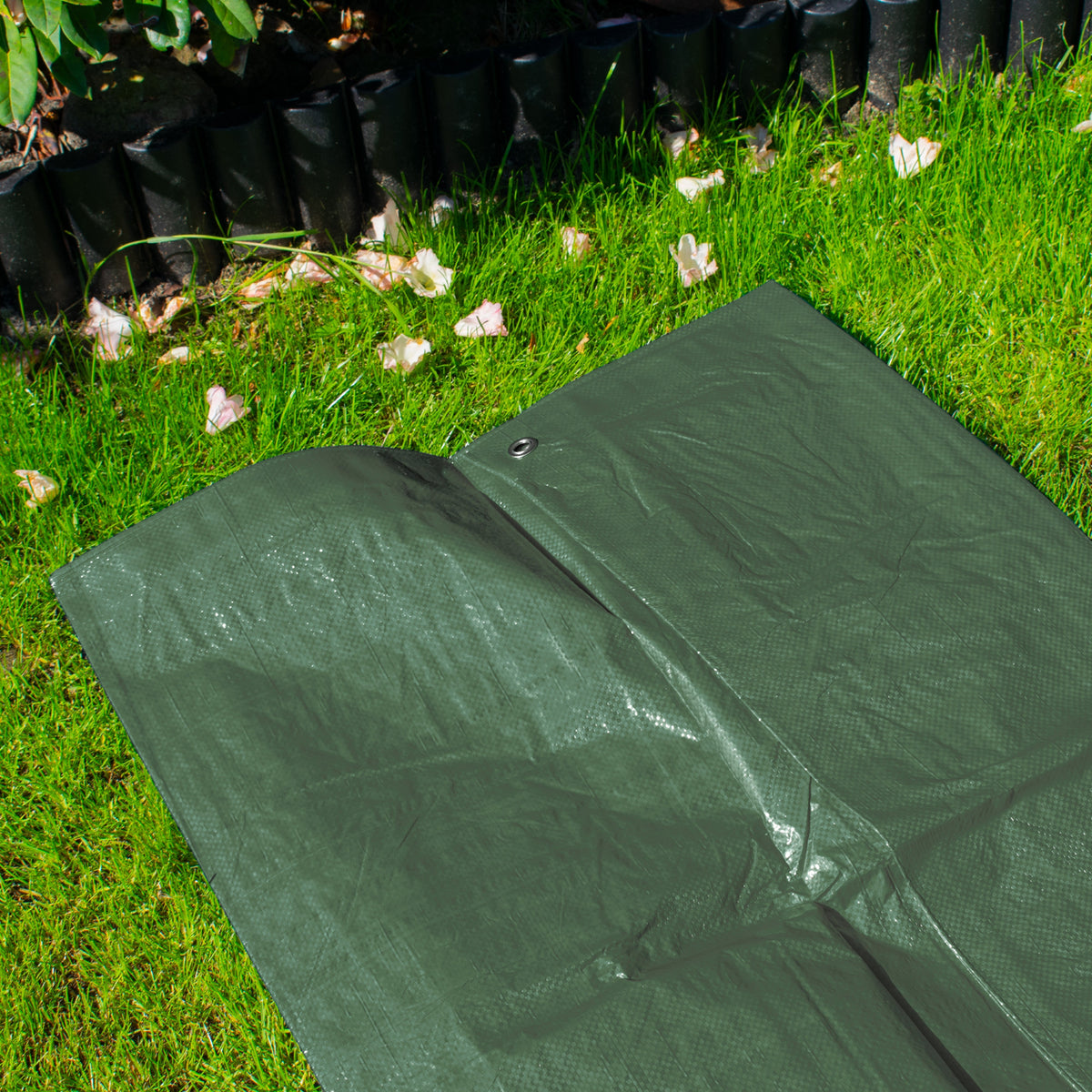 Green M-Grade Tarpaulin with 10 x Bungee Balls (Black)