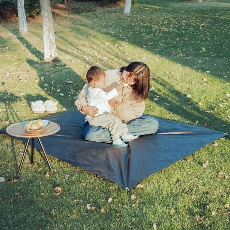 AOTU AT6238 153x143cm Ultra-thin Pocket Moisture Resistant Beach Mat Foldable Portable Picnic Mat(Black)