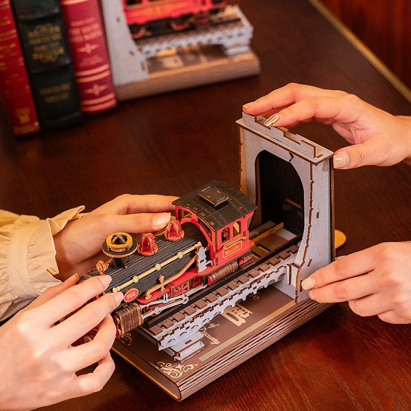 Rolife Century Train DIY Book Nook TGE01