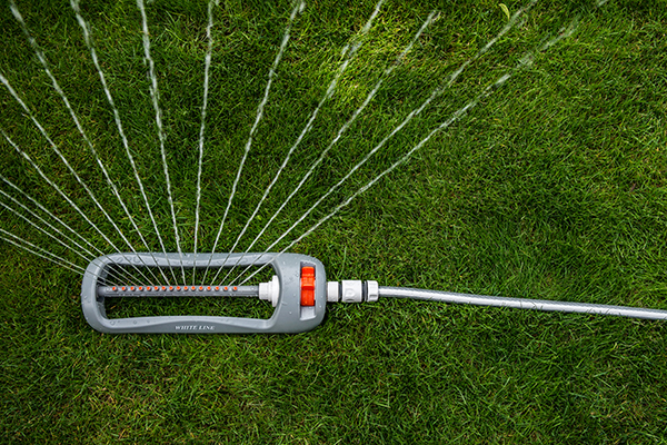 Compact Oscillating Sprinkler White Line
