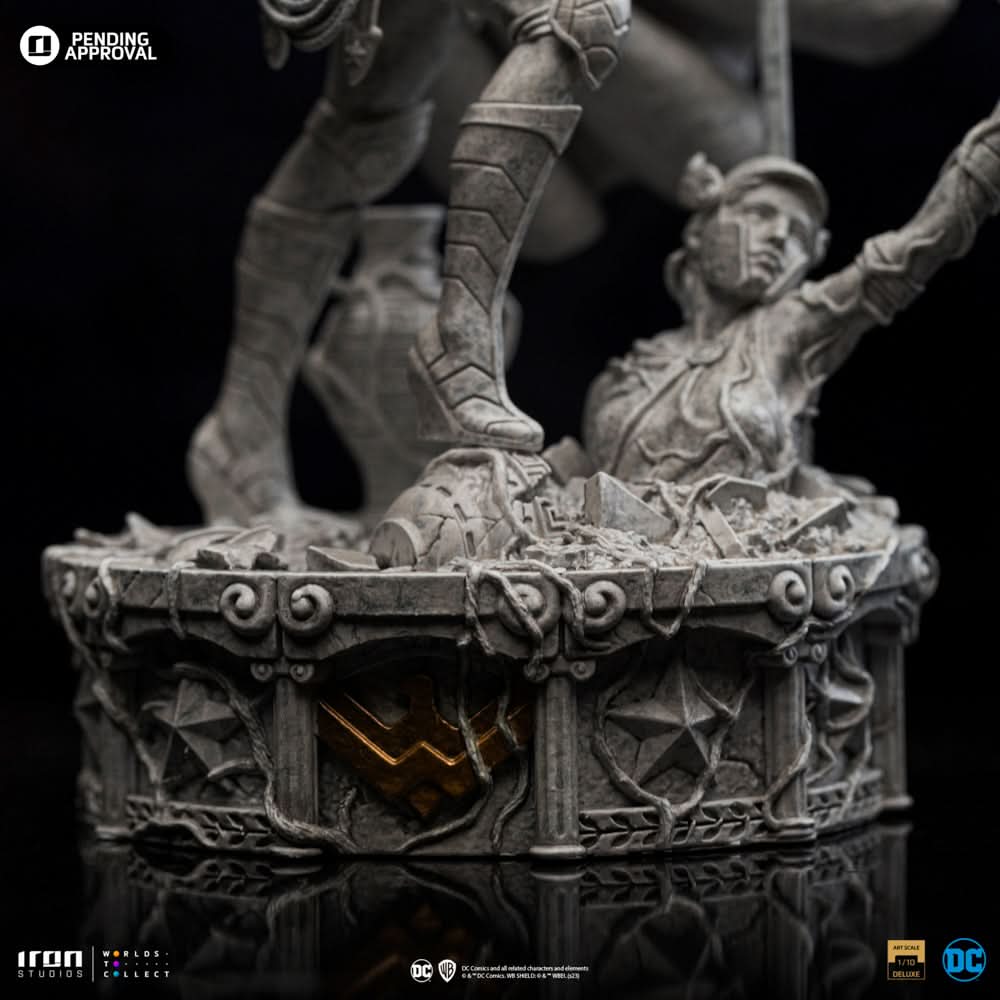 Statue Wonder Woman Unleashed Marble Variant - DC Comics - Art Scale 1/10 - Iron Studios
